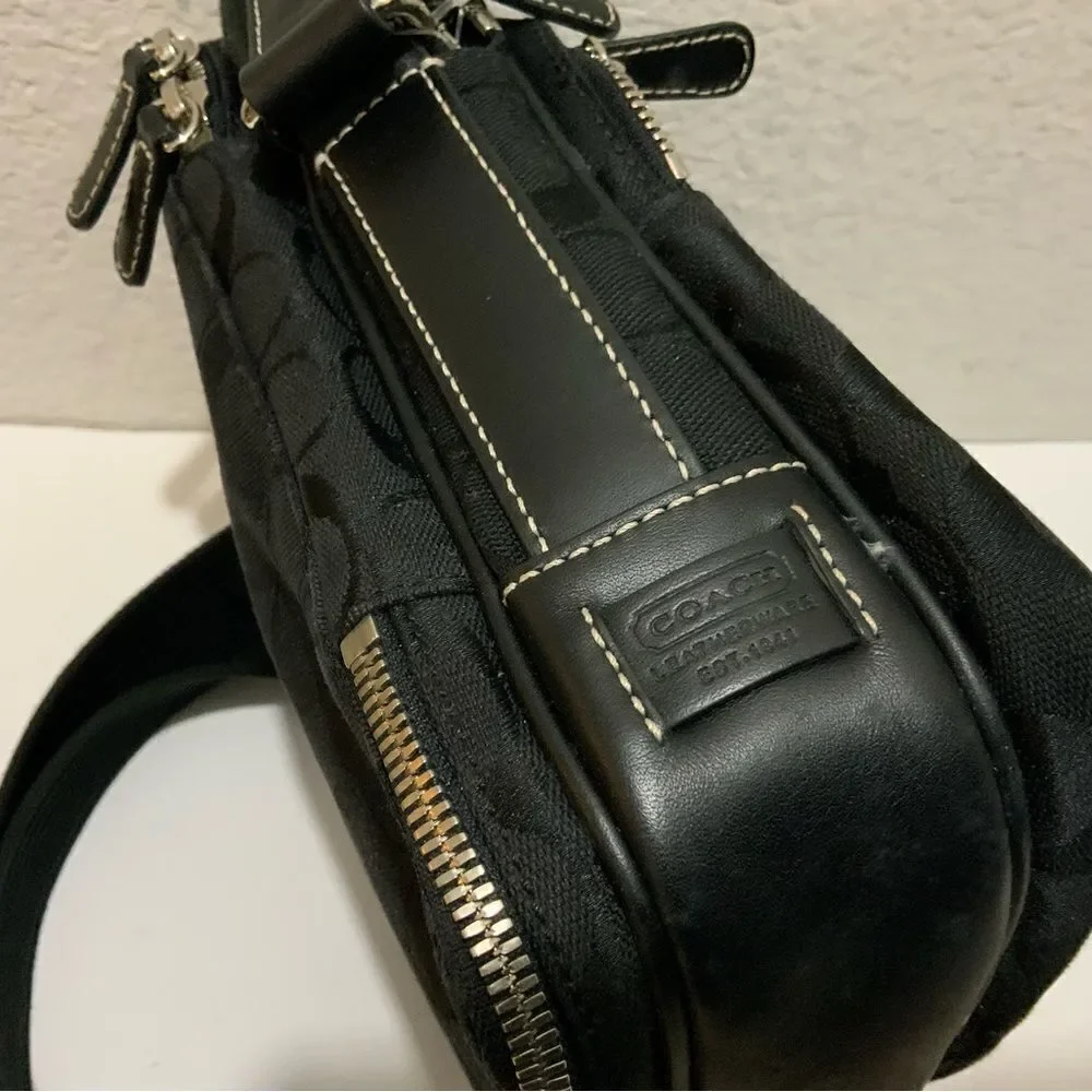 Vintage  COACH Signature 4270 Logo Canvas Camera/Flight Bag sling Black Rare